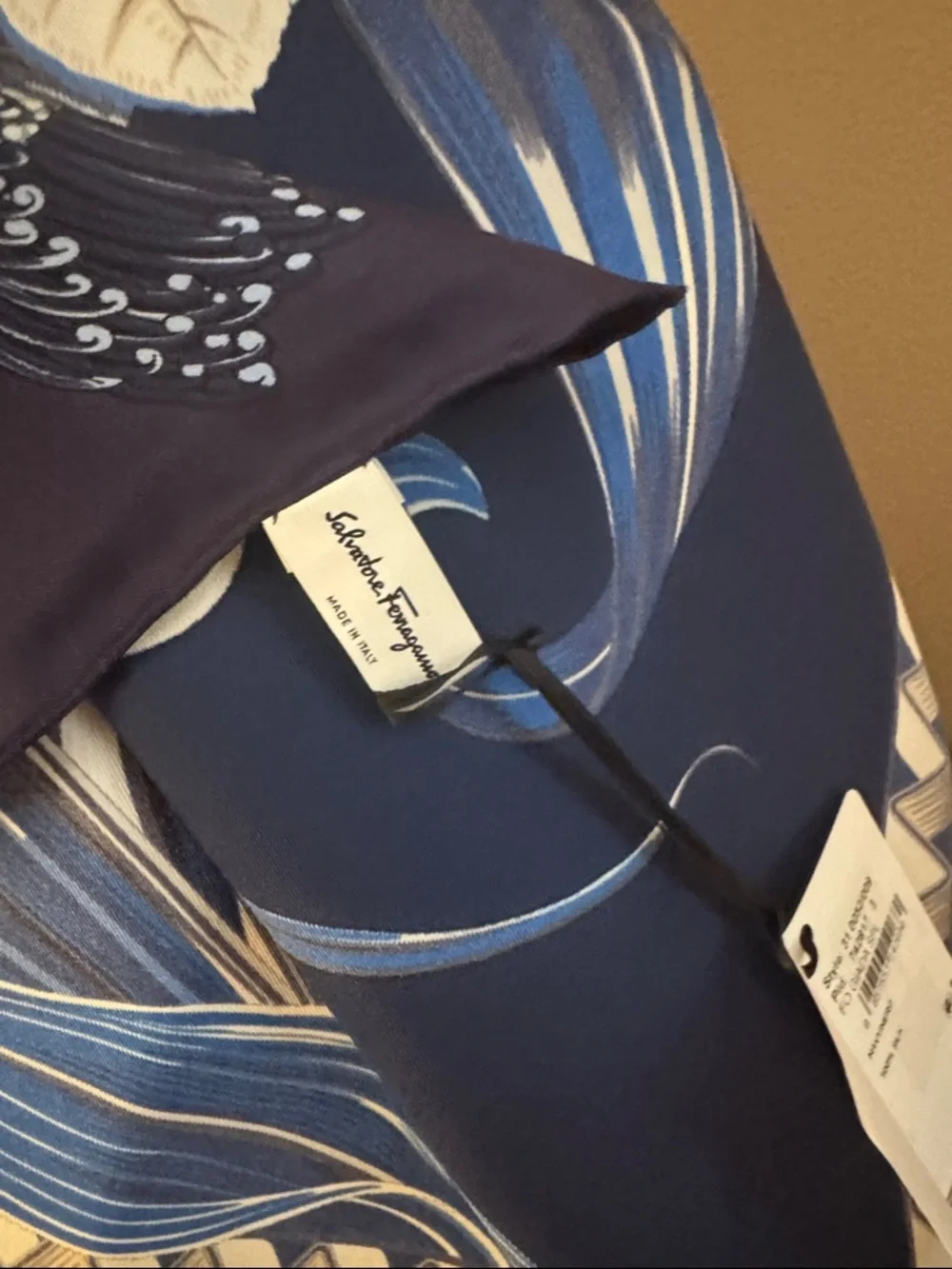 Salvatore Ferragamo silk scarf. - Picture 5 of 7